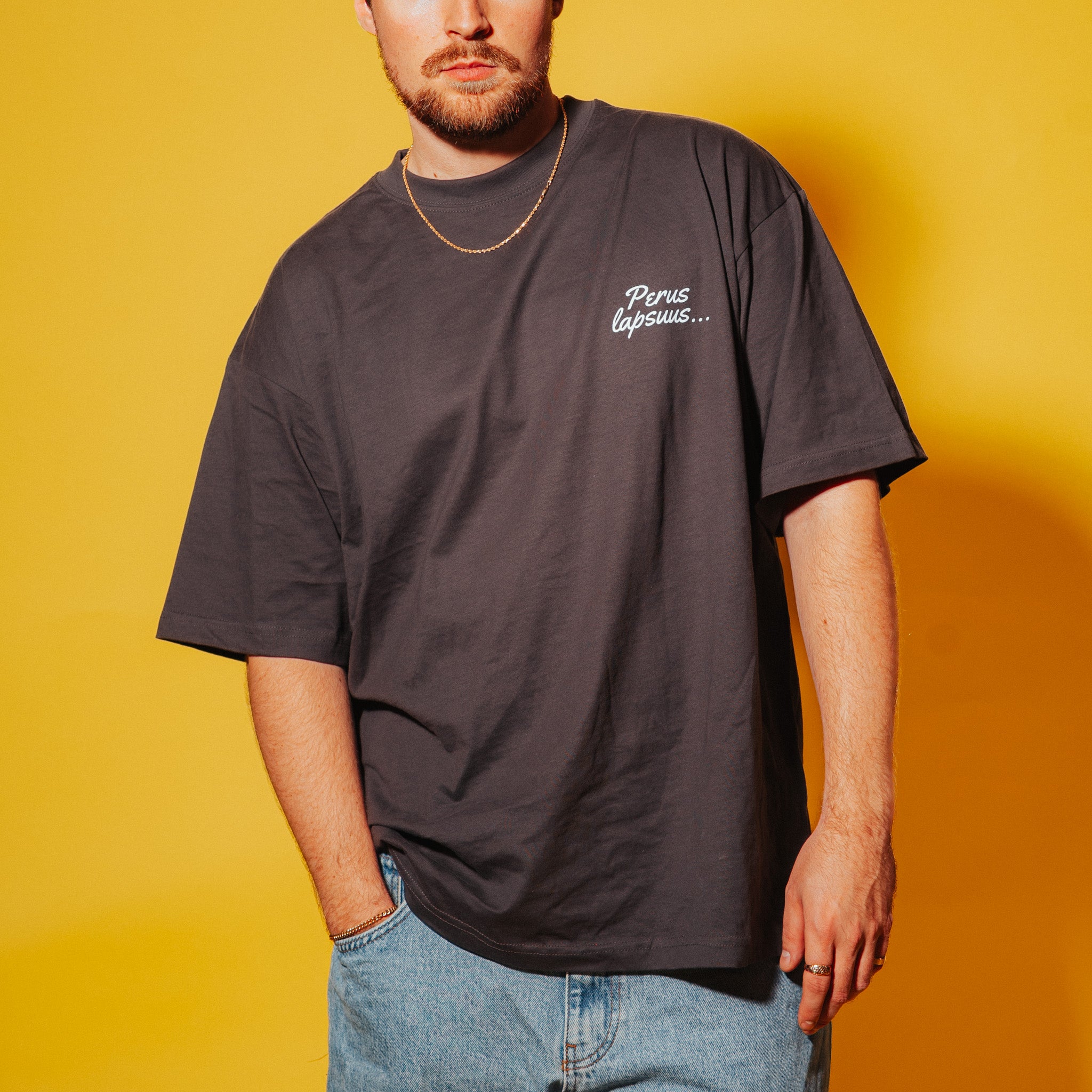 Perus lapsuus - Oversize t-paita, tummanharmaa